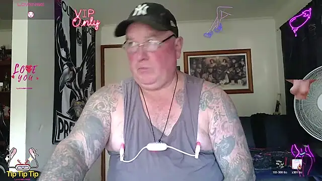 Snapshot of HOTANAL chatting on 05-17-26, 02:20 HOTANAL online show from 05-17-26, 02:20