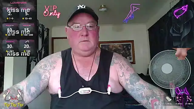 Snapshot of HOTANAL chatting on 05-20-26, 01:56 HOTANAL online show from 05-20-26, 01:56