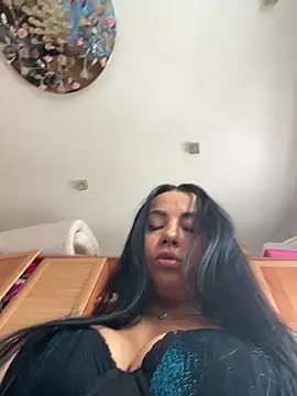 CrazzyChicks online show from 04-20-26, 08:17