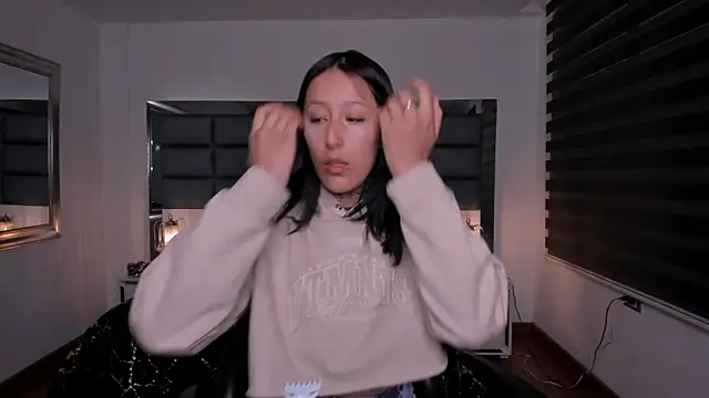 Mariana Joness online show from 11-11-25, 02:11