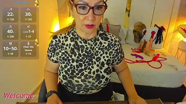 Snapshot of gisela27 chatting on 07-18-26, 12:53 gisela27 online show from 07-18-26, 12:53