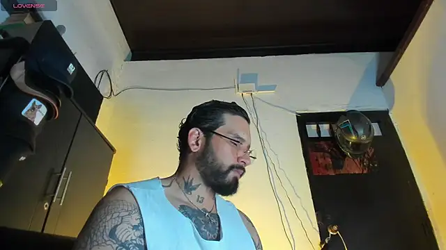 Snapshot of CamiloGray_ chatting on 01-07-26, 02:19 CamiloGray online show from 01-07-26, 02:19