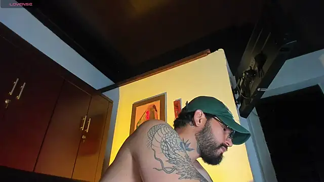 Snapshot of CamiloGray_ chatting on 01-11-26, 01:49 CamiloGray online show from 01-11-26, 01:49