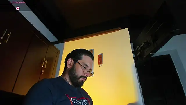 Snapshot of CamiloGray_ chatting on 01-13-26, 01:49 CamiloGray online show from 01-13-26, 01:49