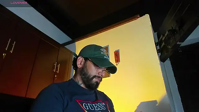 Snapshot of CamiloGray_ chatting on 02-20-26, 03:23 CamiloGray online show from 02-20-26, 03:23