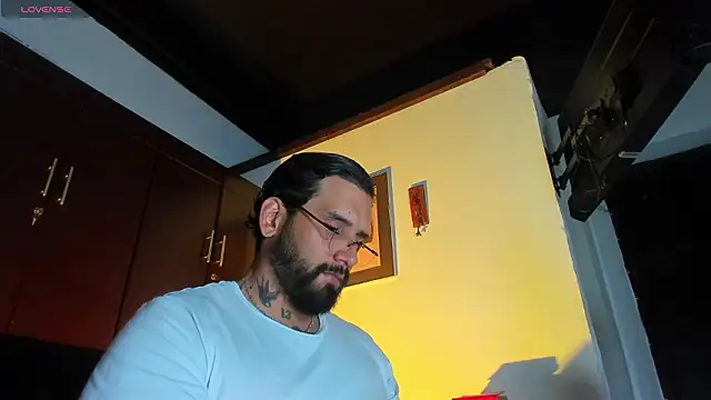 Snapshot of CamiloGray_ chatting on 02-24-26, 02:04 CamiloGray online show from 02-24-26, 02:04