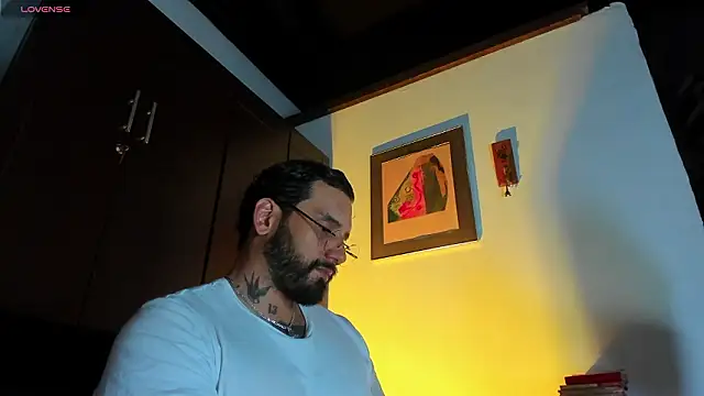 Snapshot of CamiloGray_ chatting on 03-11-26, 03:29 CamiloGray online show from 03-11-26, 03:29