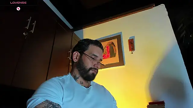 Snapshot of CamiloGray_ chatting on 03-12-26, 02:45 CamiloGray online show from 03-12-26, 02:45