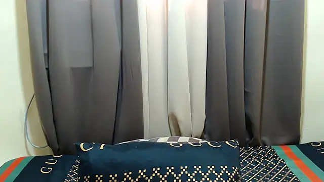 Snapshot of x_brittany_x chatting on 05-09-26, 07:35 x brittany x online show from 05-09-26, 07:35