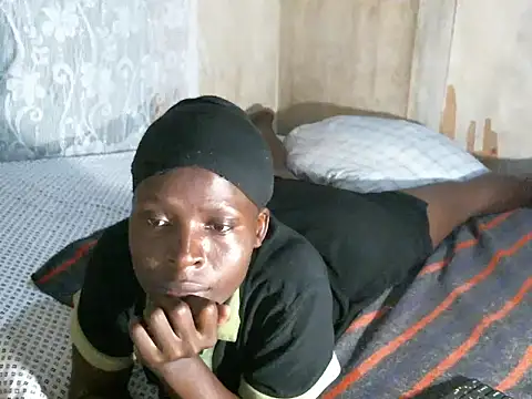 Snapshot of cute-shamza chatting on 12-16-25, 05:07 cute-shamza online show from 12-16-25, 05:07