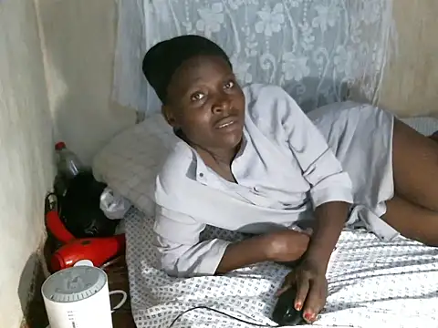 Snapshot of cute-shamza chatting on 12-18-25, 05:46 cute-shamza online show from 12-18-25, 05:46