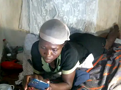 Snapshot of cute-shamza chatting on 12-19-25, 06:09 cute-shamza online show from 12-19-25, 06:09