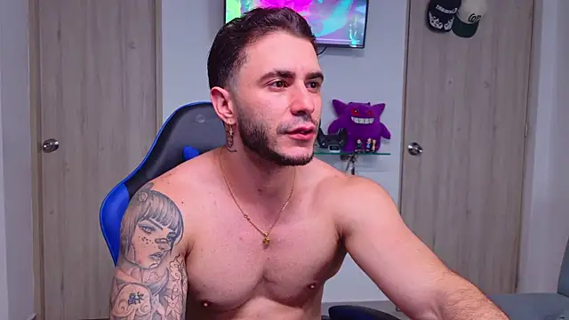 Snapshot of Latino_stud4u chatting on 06-25-26, 02:22 Latino stud4u online show from 06-25-26, 02:22