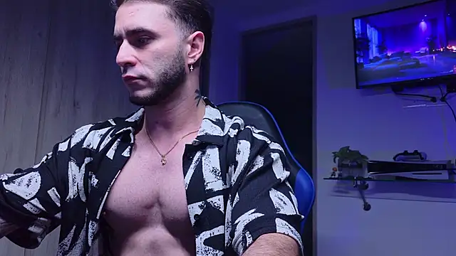 Snapshot of Latino_stud4u chatting on 06-27-26, 02:16 Latino stud4u online show from 06-27-26, 02:16