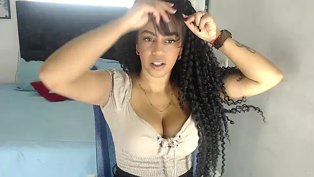 Snapshot of yeli_xxx chatting on 12-02-25, 04:35 yeli xxx online show from 12-02-25, 04:35