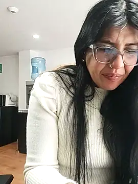 aisha latina online show from 05-27-26, 03:31