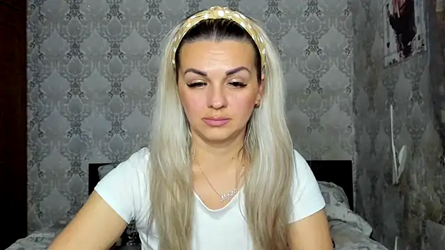 NicoletMoore online show from 12-19-24, 11:46