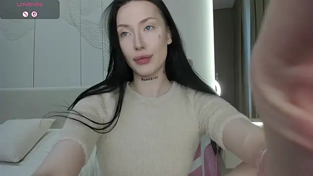 Snapshot of JenniferQueen11 chatting on 06-10-26, 02:38 JenniferQueen11 online show from 06-10-26, 02:38