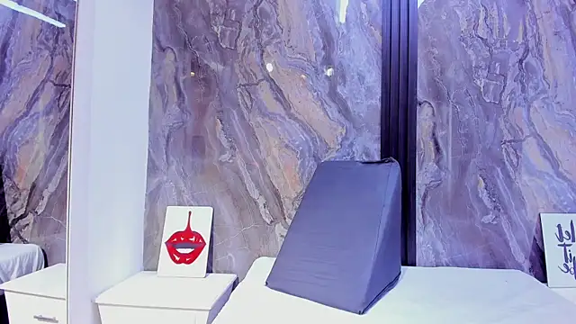 Snapshot of HellenJohansson chatting on 12-04-25, 03:38 HellenJohansson online show from 12-04-25, 03:38