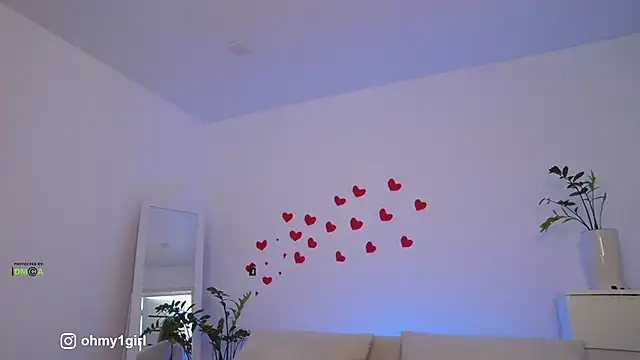 Snapshot of Fallinlove1 chatting on 02-14-26, 08:00 Fallinlove1 online show from 02-14-26, 08:00