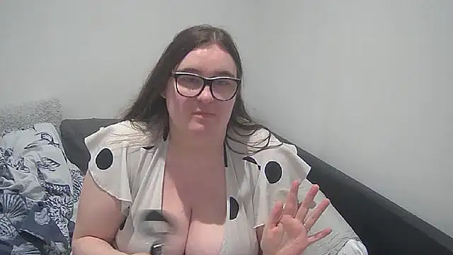 Rebecca Summer online show from 01-14-25, 03:26