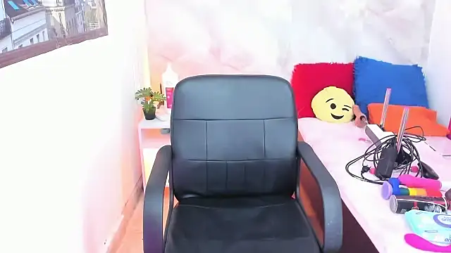 Snapshot of Lunastar02 chatting on 03-19-26, 01:48 Lunastar02 online show from 03-19-26, 01:48