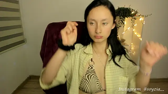 Snapshot of bellaa-w chatting on 03-14-25, 12:43 bellaa-w online show from 03-14-25, 12:43