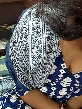 Snapshot of Diya_143 chatting on 03-08-26, 06:39 Diya 143 online show from 03-08-26, 06:39