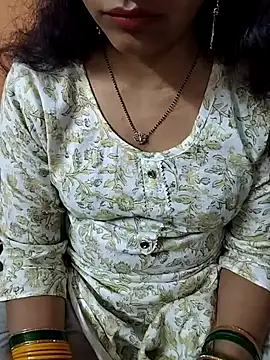 Snapshot of Diya_143 chatting on 03-24-26, 04:39 Diya 143 online show from 03-24-26, 04:39