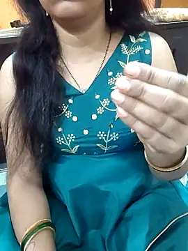 Snapshot of Diya_143 chatting on 03-31-26, 04:07 Diya 143 online show from 03-31-26, 04:07