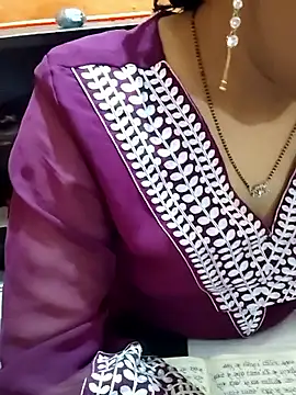 Snapshot of Diya_143 chatting on 04-05-26, 04:37 Diya 143 online show from 04-05-26, 04:37