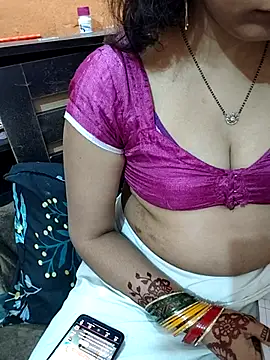 Snapshot of Diya_143 chatting on 04-10-26, 07:18 Diya 143 online show from 04-10-26, 07:18