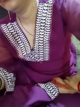 Snapshot of Diya_143 chatting on 04-13-26, 06:02 Diya 143 online show from 04-13-26, 06:02