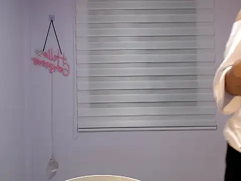 Snapshot of Miss_Ivanawolf chatting on 04-10-26, 12:21 Miss Ivanawolf online show from 04-10-26, 12:21