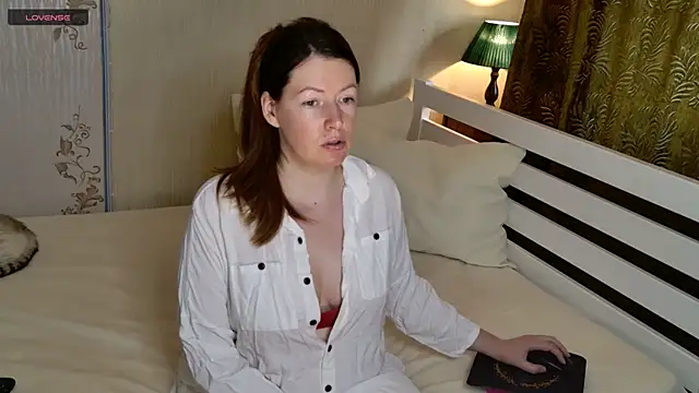 Snapshot of Kira_land chatting on 07-05-26, 03:52 Kira land online show from 07-05-26, 03:52