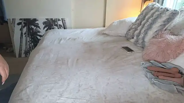 JESS LOVES online show from 05-29-26, 06:39