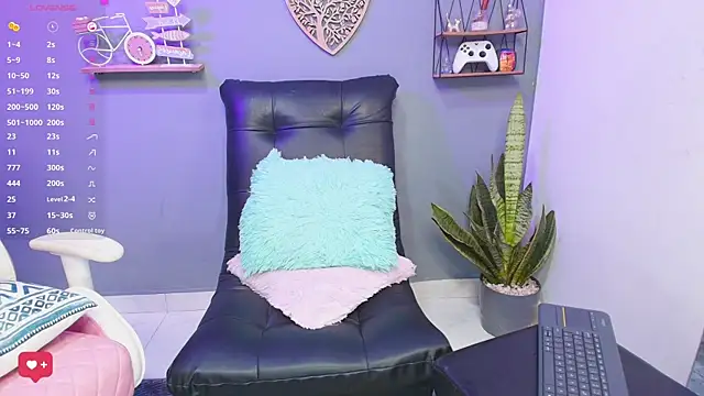 kateadams1 online show from 04-12-26, 08:14