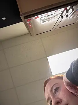 Snapshot of cinnatitties chatting on 09-12-25, 01:44 cinnatitties online show from 09-12-25, 01:44