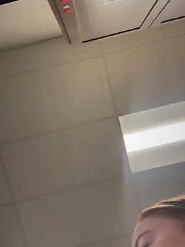 Snapshot of cinnatitties chatting on 10-03-25, 07:44 cinnatitties online show from 10-03-25, 07:44