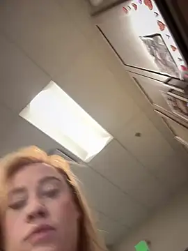 Snapshot of cinnatitties chatting on 10-07-25, 04:15 cinnatitties online show from 10-07-25, 04:15