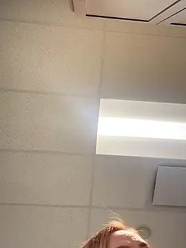 Snapshot of cinnatitties chatting on 10-21-25, 04:19 cinnatitties online show from 10-21-25, 04:19