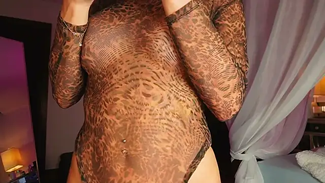 Snapshot of Katyerave chatting on 10-29-25, 08:54 Katyerave online show from 10-29-25, 08:54