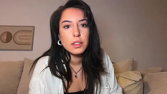 Snapshot of SissiVienna chatting on 03-18-26, 08:45 SissiVienna online show from 03-18-26, 08:45