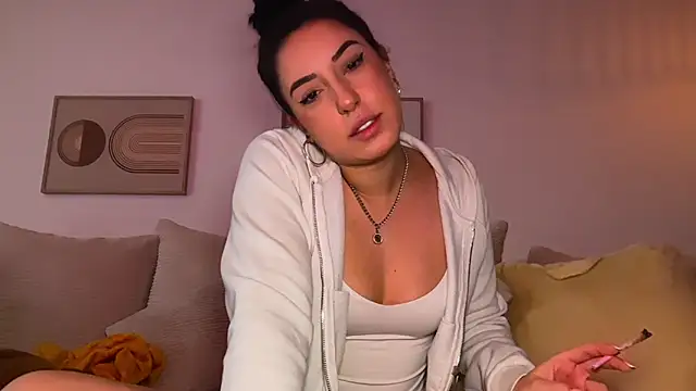 Snapshot of SissiVienna chatting on 03-28-26, 02:05 SissiVienna online show from 03-28-26, 02:05