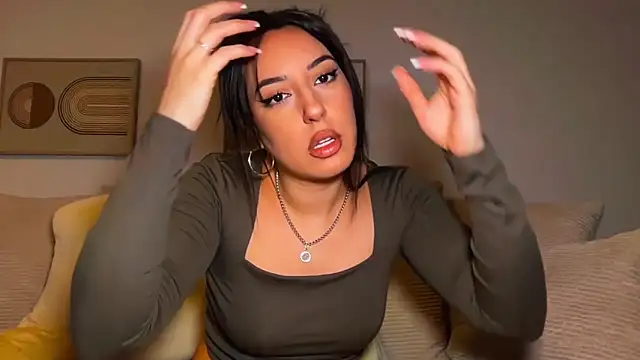 Snapshot of SissiVienna chatting on 04-12-26, 05:29 SissiVienna online show from 04-12-26, 05:29