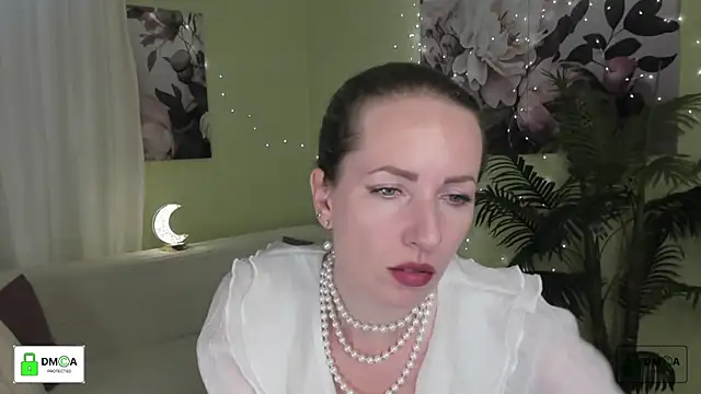 Snapshot of Queenymel chatting on 06-28-26, 04:24 Queenymel online show from 06-28-26, 04:24