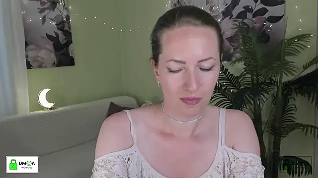 Snapshot of Queenymel chatting on 07-02-26, 02:12 Queenymel online show from 07-02-26, 02:12