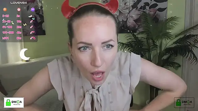 Snapshot of Queenymel chatting on 07-28-26, 05:34 Queenymel online show from 07-28-26, 05:34