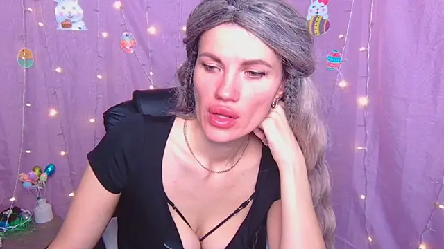 Snapshot of MilaLoona chatting on 04-09-26, 06:19 MilaLoona online show from 04-09-26, 06:19