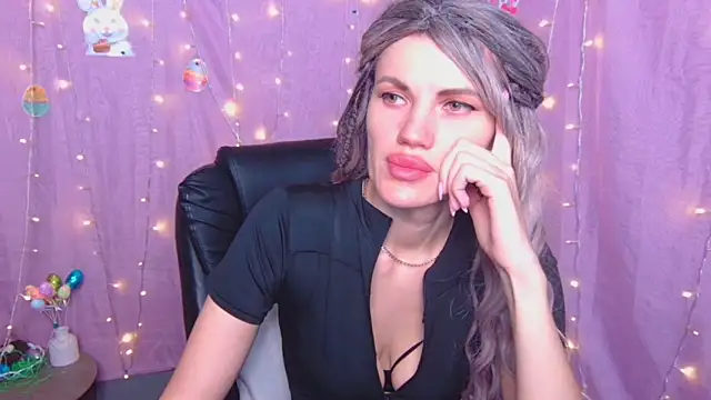 Snapshot of MilaLoona chatting on 04-10-26, 06:07 MilaLoona online show from 04-10-26, 06:07